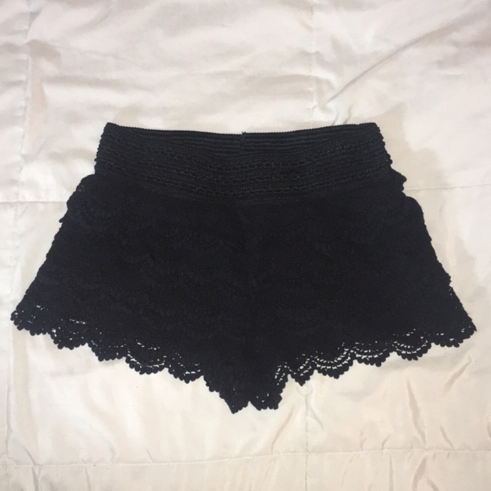 BLACK LACE SHORTS